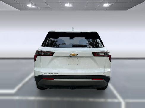 Used 2026 Chevrolet Equinox LT AWD/4WD image 8