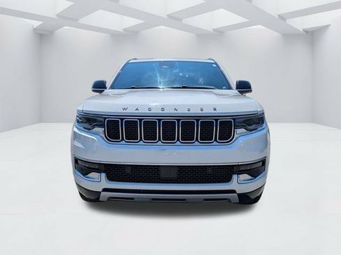 Used 2024 Jeep Wagoneer L Series II w/ Flexible Seating Group AWD/4WD image 11