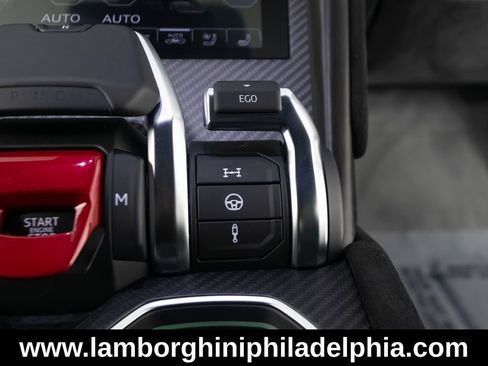Used 2024 Lamborghini Urus Performante AWD/4WD image 30