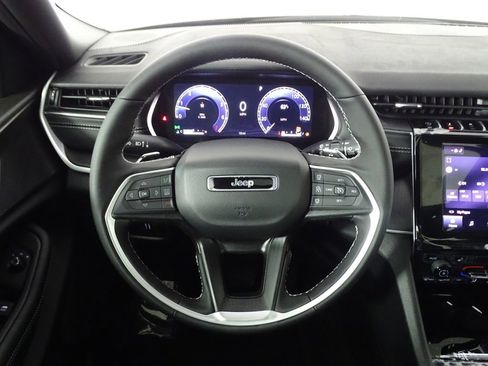 New 2025 Jeep Grand Cherokee L Laredo w/ Luxury Tech Group I image 25