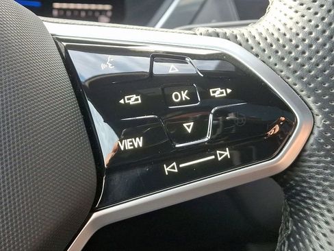 Used 2022 Volkswagen Tiguan SE R-Line image 23