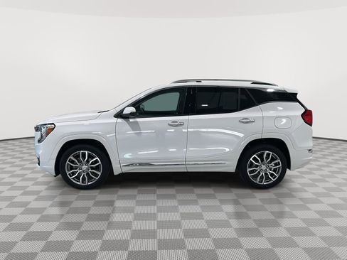 Used 2024 GMC Terrain Denali image 2