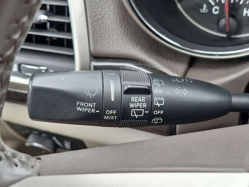 Used 2011 Jeep Grand Cherokee Laredo AWD/4WD image 27