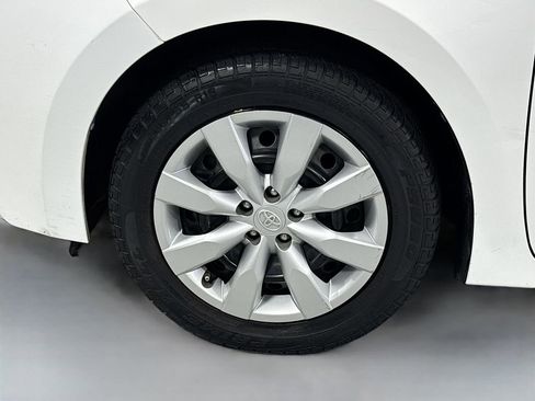 Used 2015 Toyota Corolla LE FWD image 11