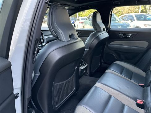 Used 2020 Volvo V60 T6 R-Design image 12