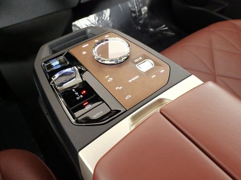 Used 2023 BMW iX xDrive50 w/ Premium Package image 63