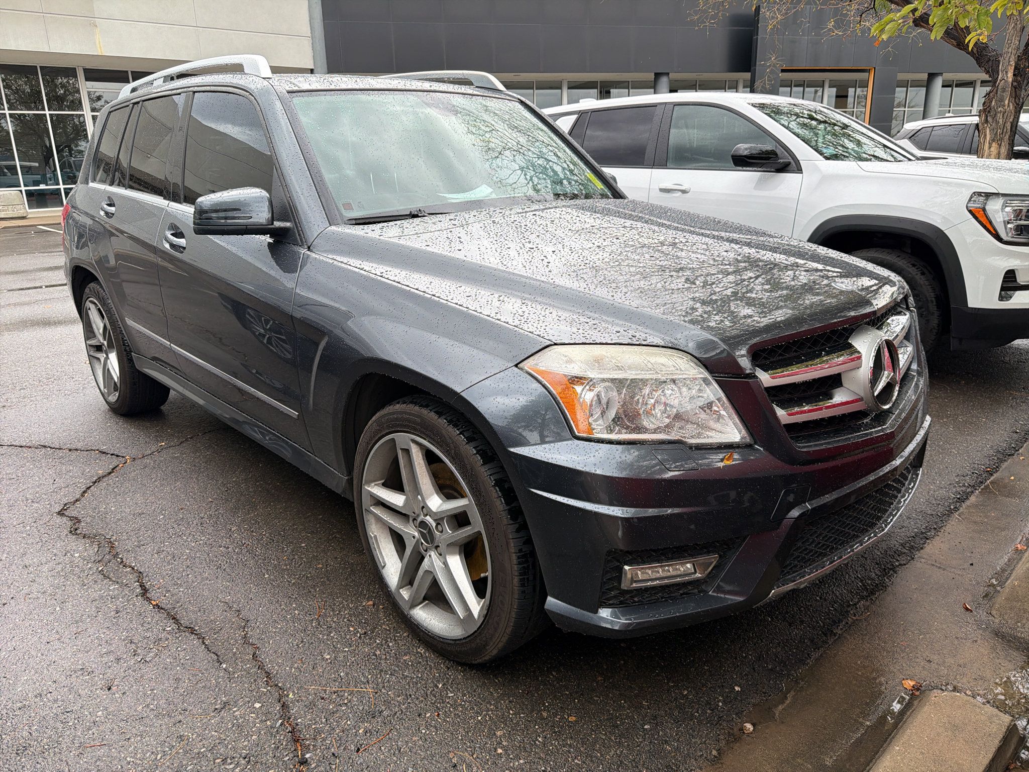 Used 2011 Mercedes-Benz GLK 350 4MATIC image 2