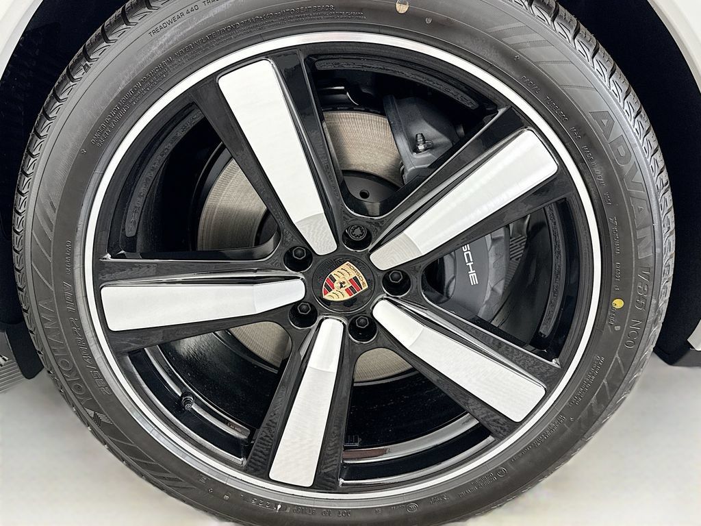 Used 2026 Porsche Cayenne AWD/4WD image 31