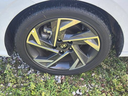 Used 2025 Hyundai Elantra SEL FWD image 32