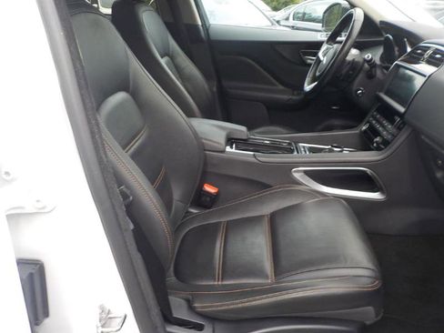 Used 2019 Jaguar F-PACE Prestige image 39
