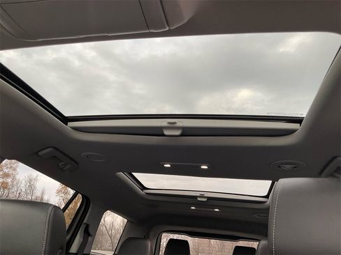 Used 2022 GMC Acadia SLT w/ Technology Package image 20