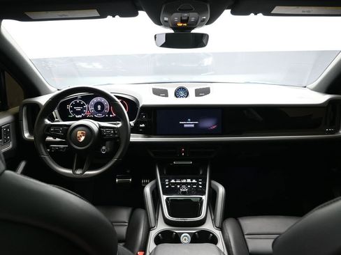 Certified 2024 Porsche Cayenne S image 18
