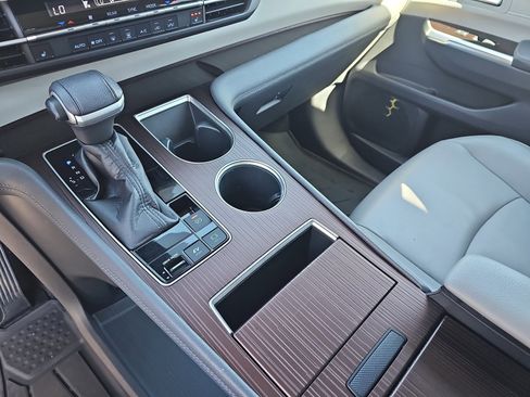 Used 2021 Toyota Sienna XLE image 29