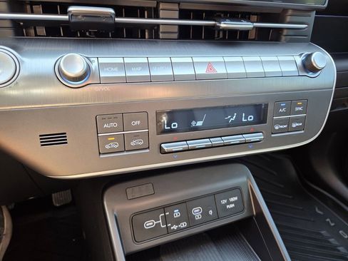 Used 2024 Hyundai Kona Limited image 24