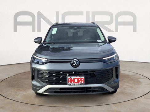 New 2025 Volkswagen Tiguan SE image 3