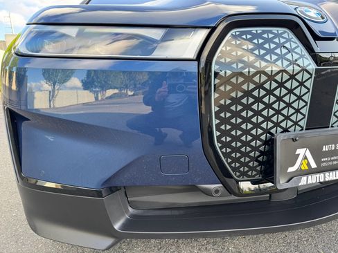 Used 2022 BMW iX xDrive50 w/ Convenience Package AWD/4WD image 13