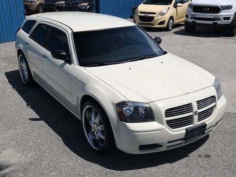 Used 2005 Dodge Magnum SE RWD image 9