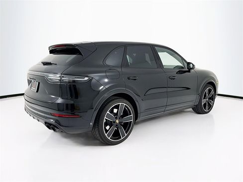 Used 2023 Porsche Cayenne Turbo image 9