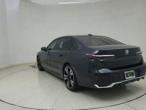 Used 2023 BMW 740i w/ Parking Assistance Package image 68