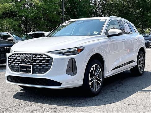 Certified 2025 Audi Q5 Premium w/ Convenience Package AWD/4WD image 2