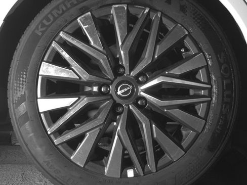 Used 2025 Nissan Altima 2.5 SV FWD image 15