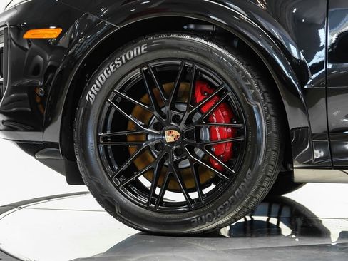Used 2025 Porsche Cayenne GTS AWD/4WD image 74