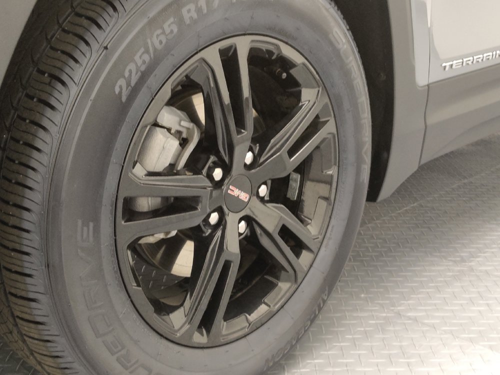 Used 2024 GMC Terrain SLE FWD image 31