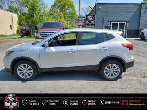 Used 2017 Nissan Rogue Sport S w/ S Appearance Package AWD/4WD image 9