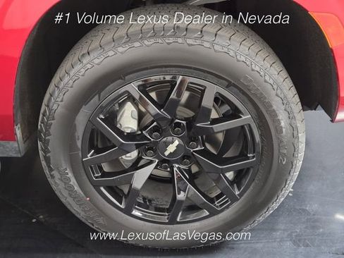 Used 2022 Chevrolet Tahoe Z71 w/ Luxury Package AWD/4WD image 9