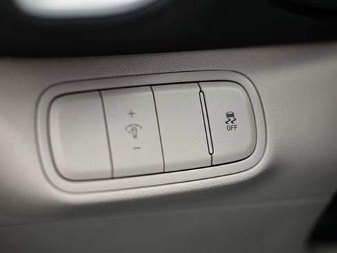 Certified 2025 Hyundai Venue SEL FWD image 16