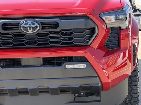 Used 2025 Toyota Tacoma TRD Sport AWD/4WD image 8