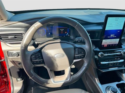 Used 2022 Ford Explorer Platinum w/ Equipment Group 601A image 11