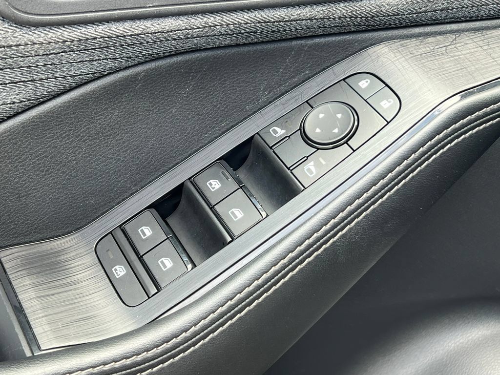 Used 2023 Nissan Rogue SV AWD/4WD image 14