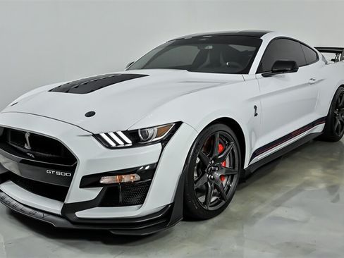 Used 2021 Ford Mustang Shelby GT500 w/ Carbon Fiber Track Pack RWD image 6