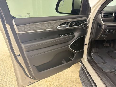 Used 2022 Jeep Wagoneer Series II w/ Rear Seat Video Group 1 RWD image 20