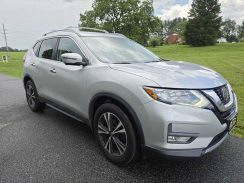 Used 2019 Nissan Rogue SV w/ Premium Package FWD image 4
