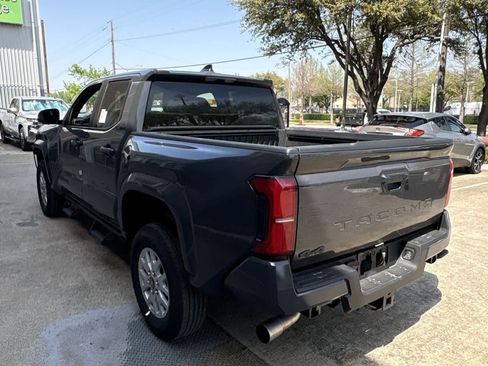 Used 2026 Toyota Tacoma SR5 image 4