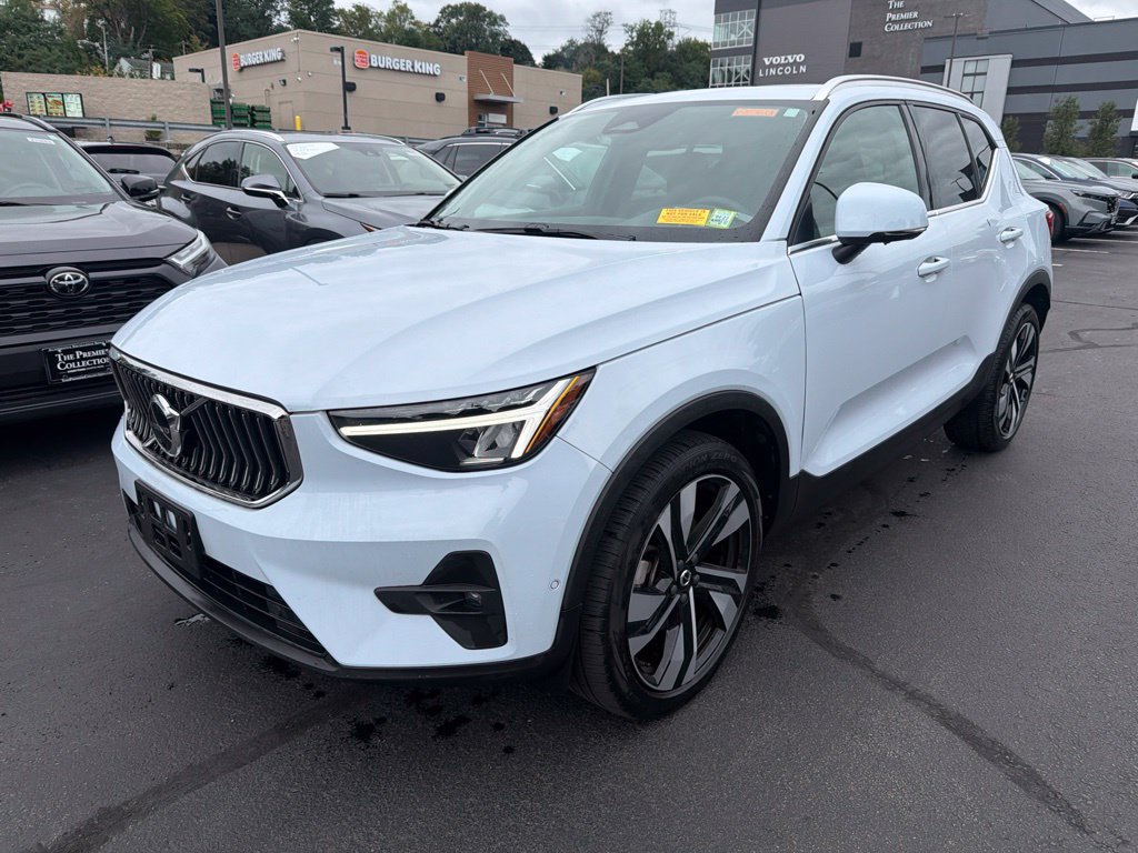 Used 2024 Volvo XC40 B5 Plus w/ Protection Package Premier AWD/4WD image 1