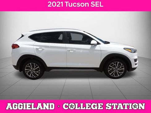 Used 2021 Hyundai Tucson SEL FWD image 2