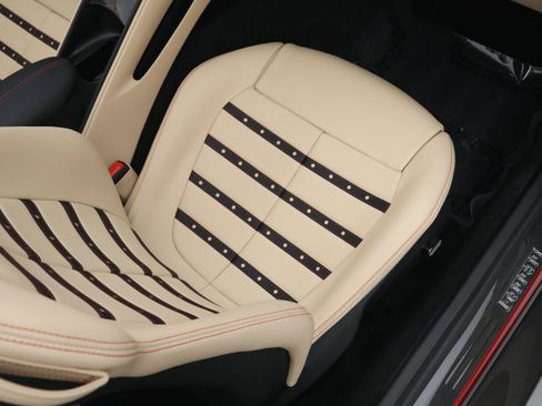 Certified 2025 Ferrari Roma Spider RWD image 27