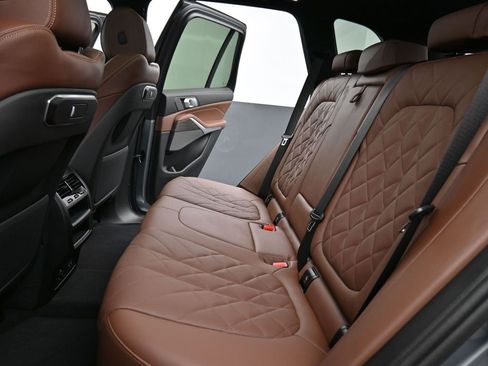 Used 2024 BMW X5 xDrive40i w/ Premium Package image 16