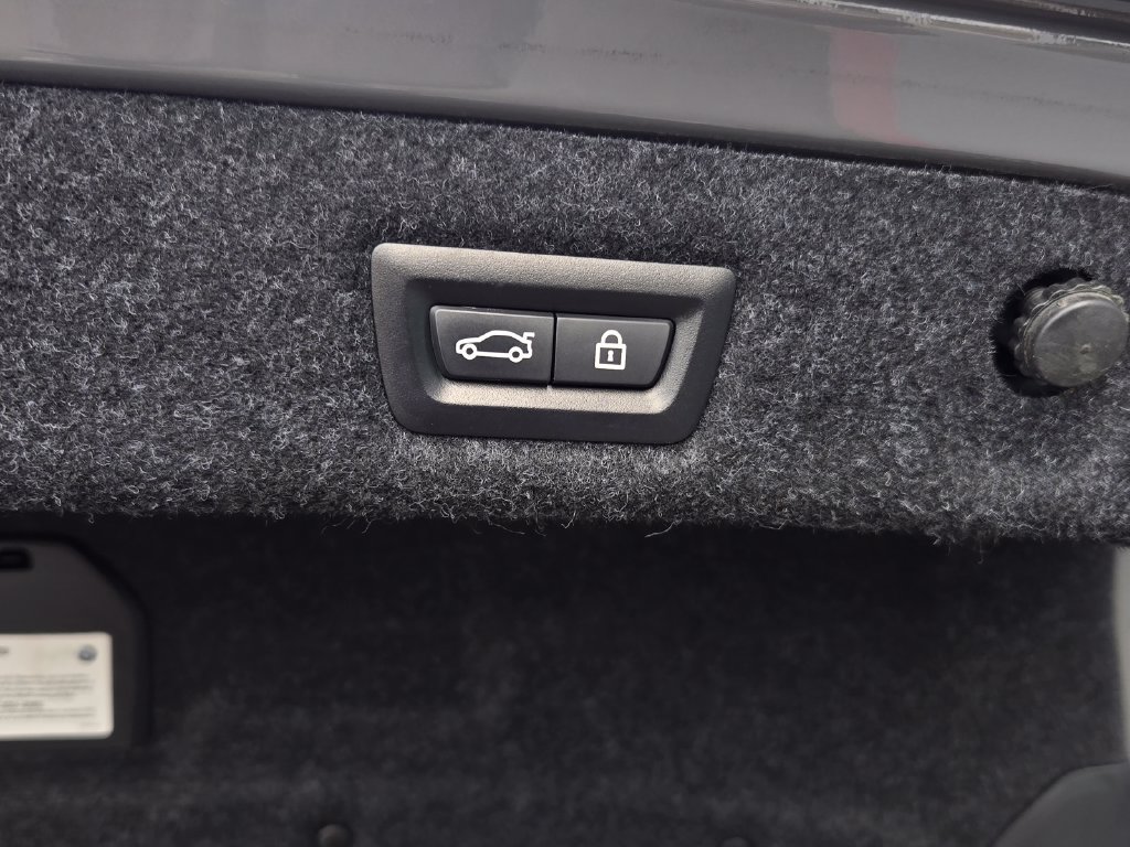 Used 2021 BMW 530e w/ M Sport Package RWD image 35