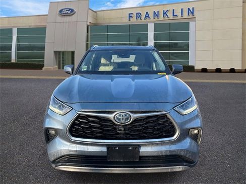 Used 2020 Toyota Highlander Platinum image 2