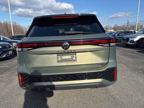 New 2026 Volkswagen Tiguan SE R-Line image 2