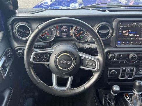 Used 2018 Jeep Wrangler Unlimited Sahara w/ Dual Top Group AWD/4WD image 14