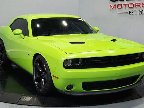 Used 2015 Dodge Challenger R/T w/ Quick Order Package 22B R/T RWD image 2