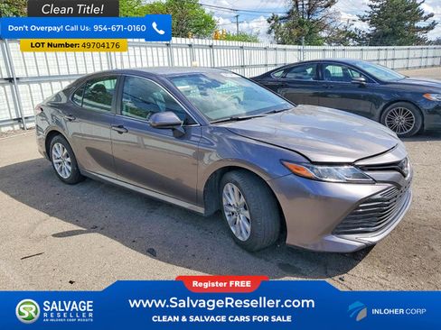 Used 2019 Toyota Camry LE FWD image 5