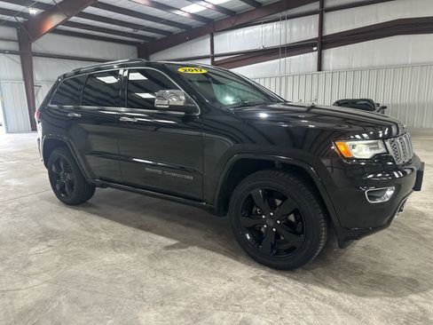 Used 2017 Jeep Grand Cherokee Overland AWD/4WD image 7