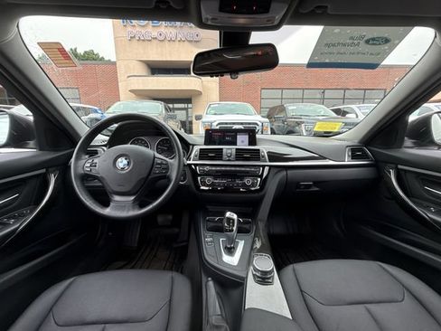 Used 2018 BMW 320i xDrive Sedan AWD/4WD image 20