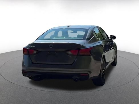 Used 2025 Nissan Altima 2.5 SR FWD image 13